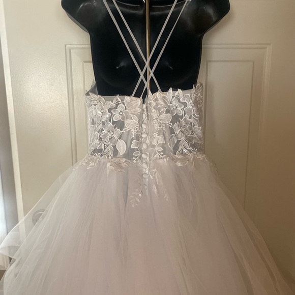 A-line Princess Tulle Lace V-neck Sleeveless Sweep/Brush Train Wedding Dress - Picture 7 of 11